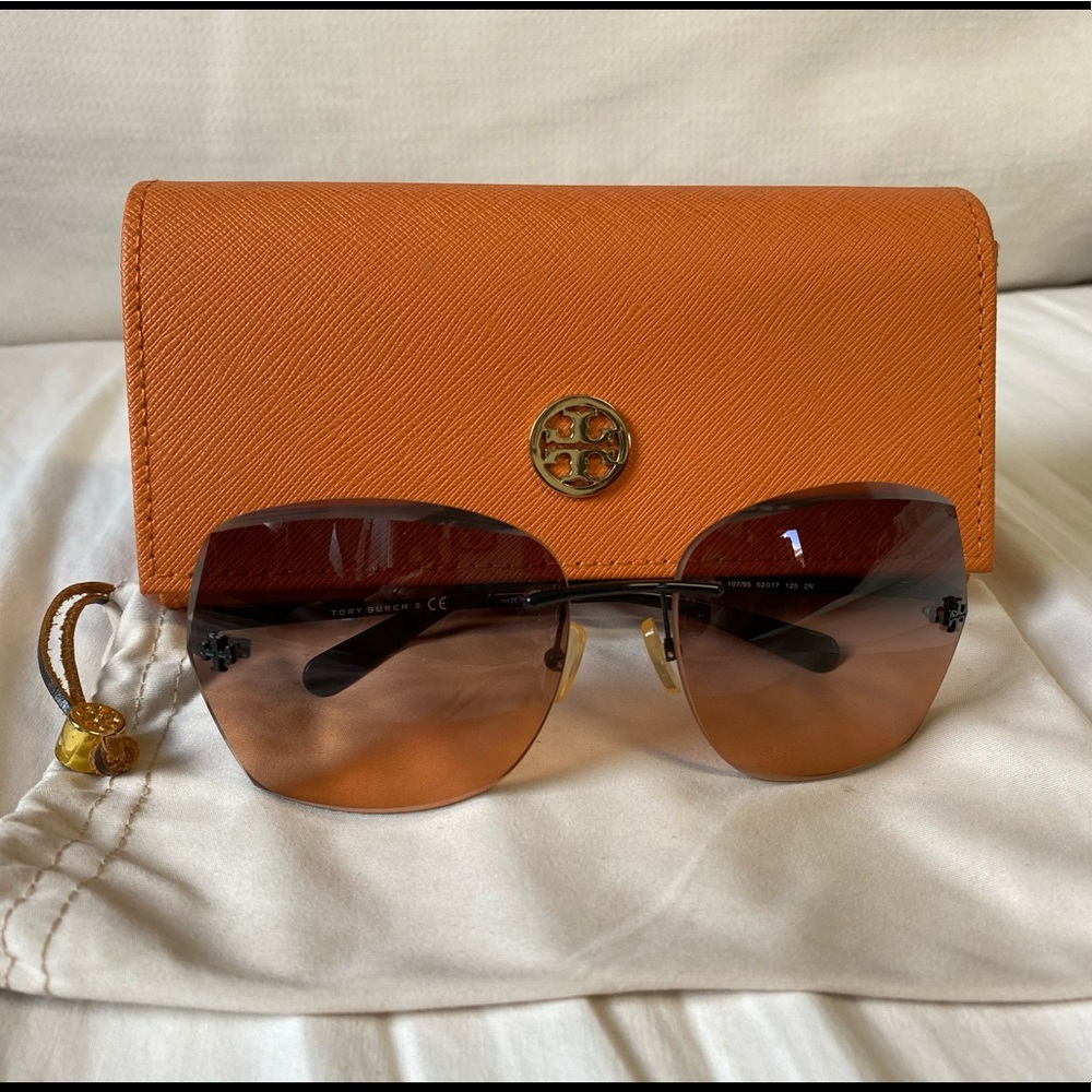 TORY BURCH Sunglasses